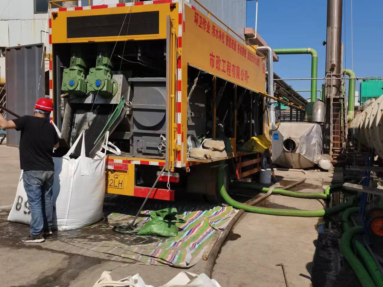 凤冈淤泥压干处理