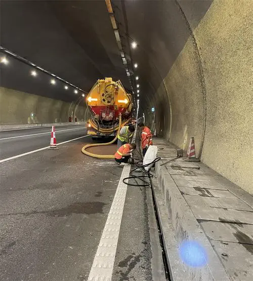 凤冈隧道排水渠清淤